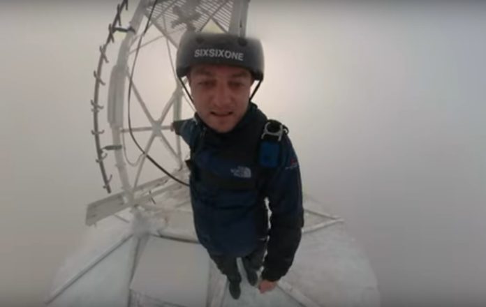 Salto Base desde una Antena